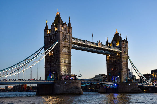 UK eSIM from the UAE: The Expat's Guide to Going Home (2026)